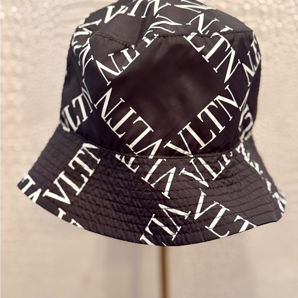 Valentino Garavani Logo Bucket Hat
